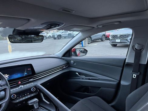 Used 2025 Hyundai Elantra SEL image 36