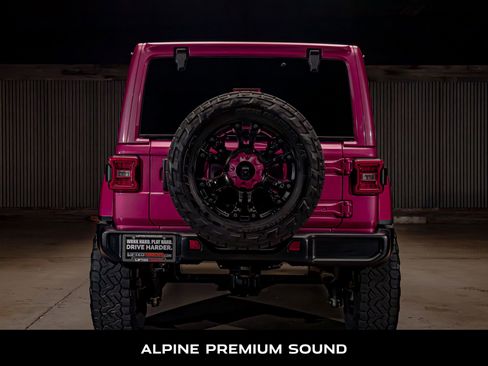 Used 2024 Jeep Wrangler Unlimited Sahara w/ Technology Group AWD/4WD image 7