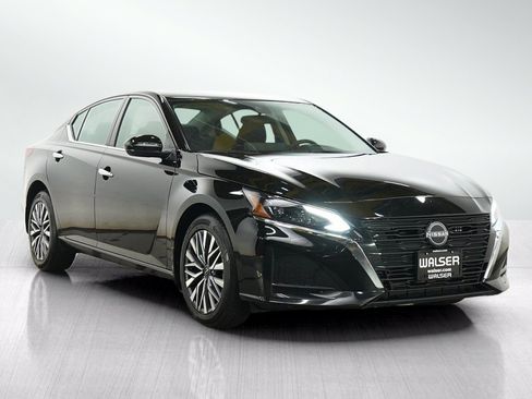 Used 2023 Nissan Altima 2.5 SV w/ SV Premium Package AWD/4WD image 7