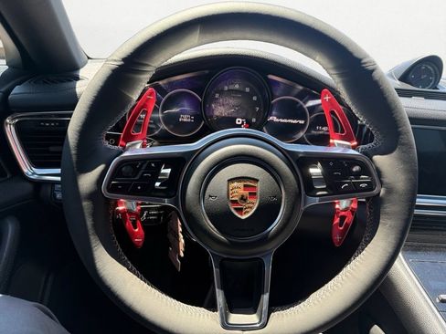 Used 2018 Porsche Panamera RWD image 12