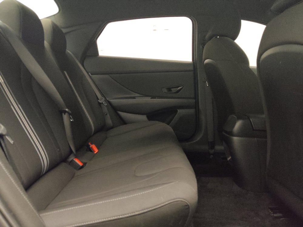 Used 2025 Hyundai Elantra Sport FWD image 19