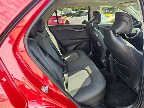 Used 2023 Kia Niro EX Touring FWD image 28