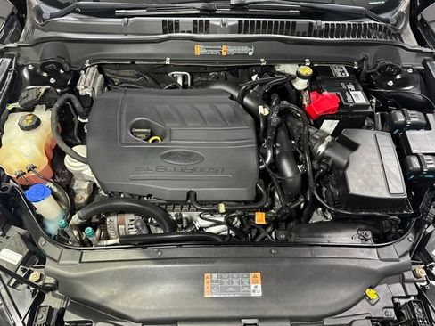 Used 2017 Ford Fusion SE w/ Fusion SE Technology Package FWD image 8
