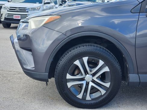 Used 2017 Toyota RAV4 LE FWD image 9