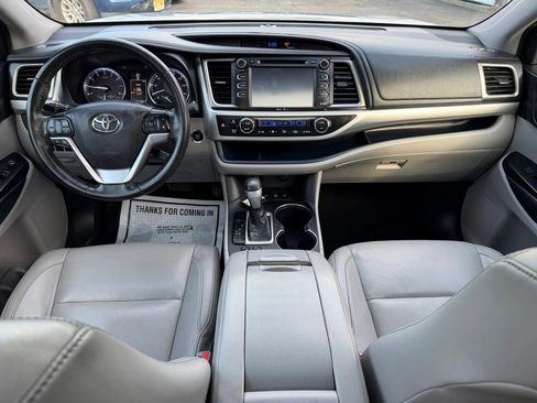 Used 2015 Toyota Highlander XLE AWD/4WD image 11