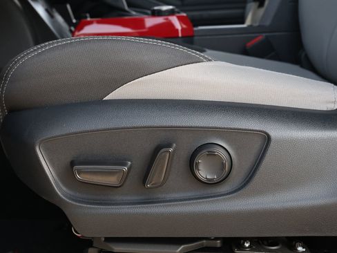 Used 2025 Toyota Tacoma TRD Sport w/ TRD Sport Upgrade Package image 31