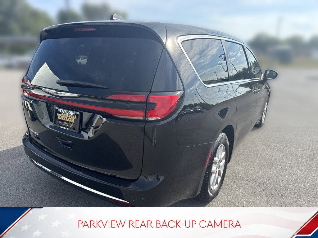 Used 2025 Chrysler Pacifica Select FWD image 8