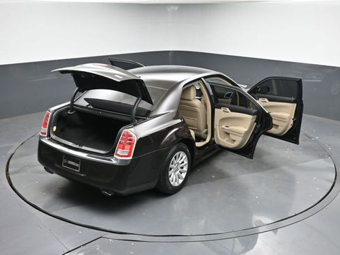 Used 2013 Chrysler 300 image 46