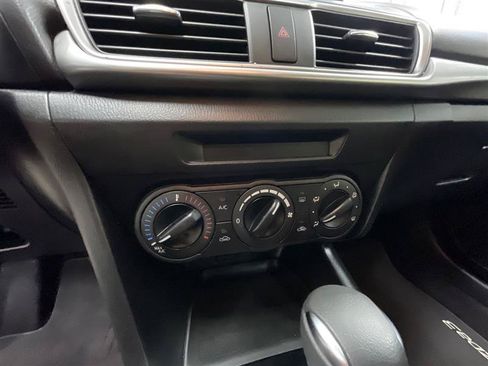 Used 2018 MAZDA MAZDA3 Sport FWD image 16