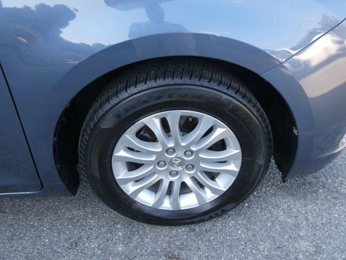 Used 2015 Toyota Sienna XLE FWD image 37