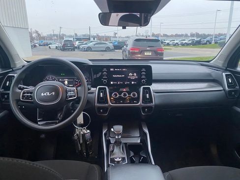 Used 2023 Kia Sorento LX image 9