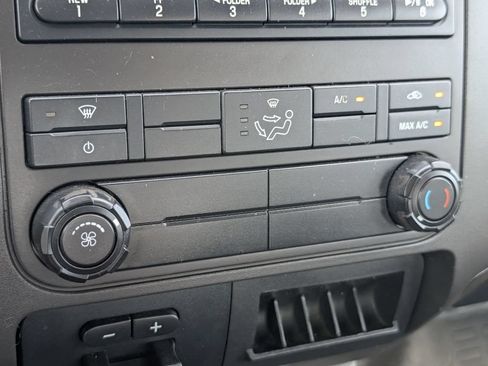 Used 2016 Ford F250 XL w/ XL Appearance Package AWD/4WD image 17