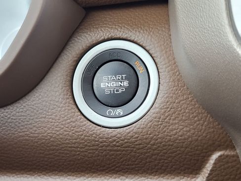 Used 2019 RAM 1500 Laramie AWD/4WD image 23