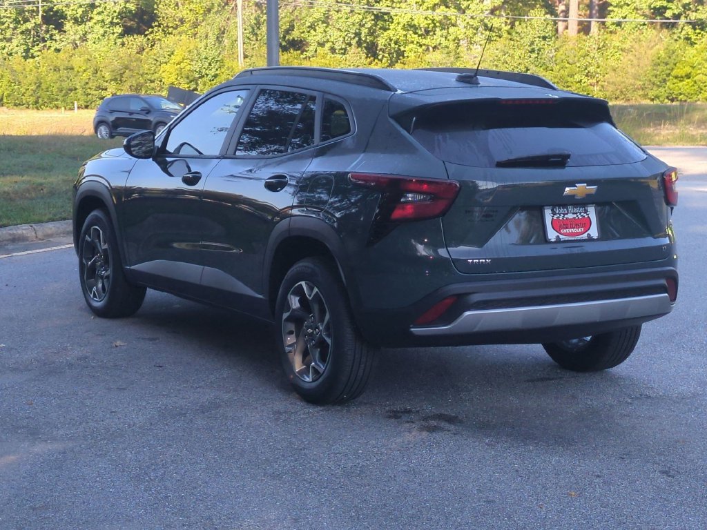New 2026 Chevrolet Trax LT w/ LT Convenience Package FWD image 8