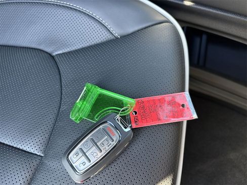 New 2026 Chrysler Pacifica Limited w/ S Appearance Package image 33