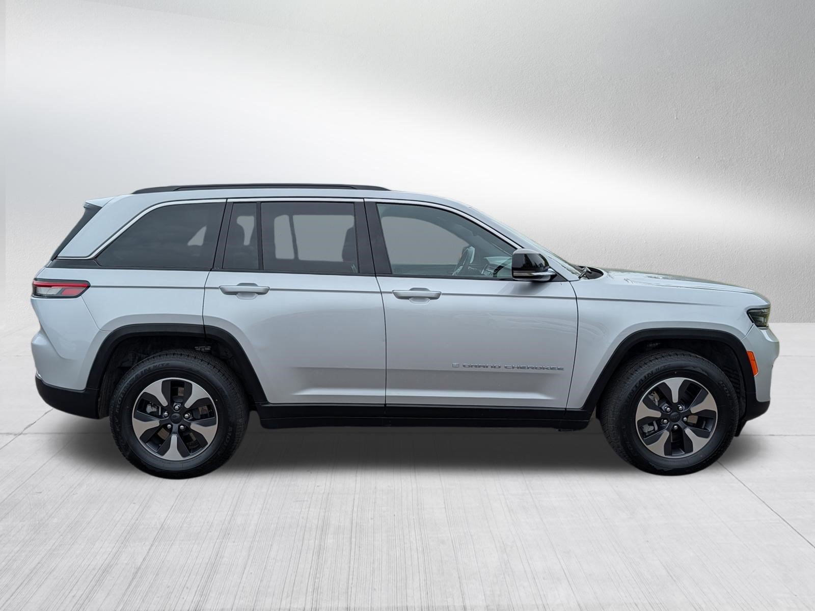 Used 2024 Jeep Grand Cherokee Limited 4xe AWD/4WD image 8