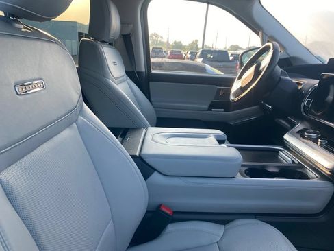 Used 2025 Ford Expedition Max Platinum AWD/4WD image 6