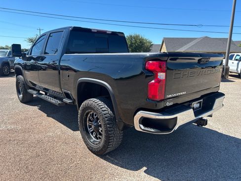 Used 2022 Chevrolet Silverado 2500 LT w/ Convenience Package AWD/4WD image 4