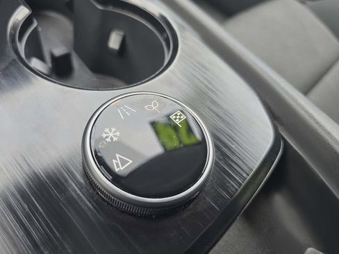 Used 2024 Nissan Rogue SV image 24