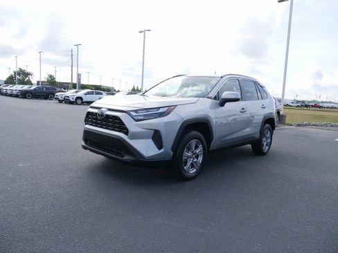 Used 2024 Toyota RAV4 XLE image 7