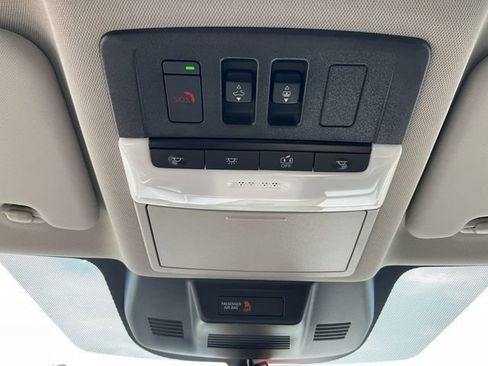 Used 2025 Nissan Rogue SL w/ Tech Package AWD/4WD image 17