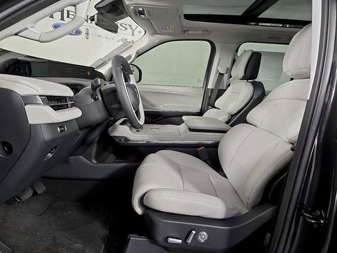 New 2025 Lincoln Navigator L Reserve AWD/4WD image 13