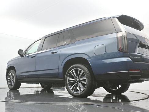 New 2026 Cadillac Escalade ESV Sport image 17