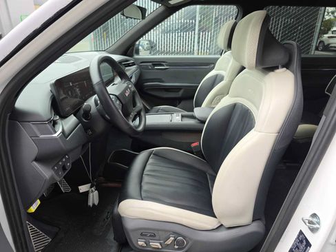 Used 2024 Kia EV9 GT-Line AWD/4WD image 7