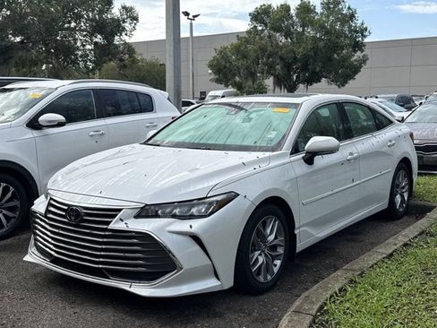 Used 2019 Toyota Avalon XLE w/ Moonroof Package FWD image 3