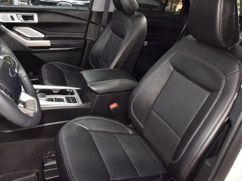 Certified 2023 Ford Explorer Limited w/ Limited Technology Package image 34