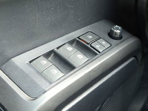 Used 2018 Toyota Tacoma TRD Sport w/ Technology Package image 29