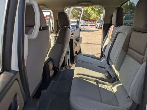 Used 2024 Nissan Frontier SV AWD/4WD image 16