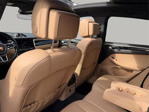 Used 2021 Porsche Macan S image 23