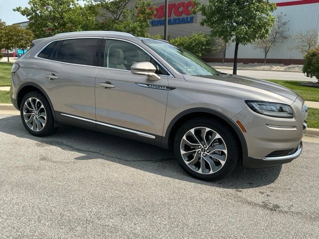 Used 2021 Lincoln Nautilus Reserve AWD/4WD image 2