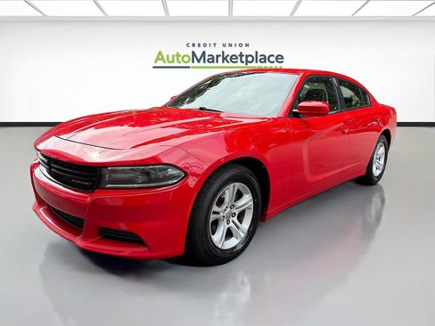 Used 2020 Dodge Charger SXT w/ Leather Interior Group RWD image 3