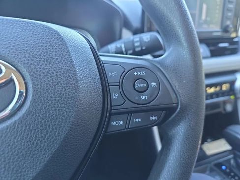 Used 2021 Toyota RAV4 XLE image 19