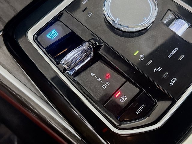 Used 2025 BMW i7 eDrive50 w/ M Sport Package RWD image 19
