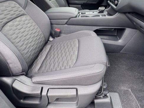 Certified 2025 Nissan Pathfinder S image 24