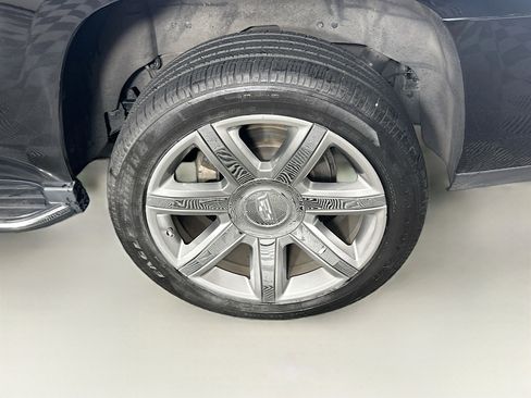 Used 2018 Cadillac Escalade Luxury image 11