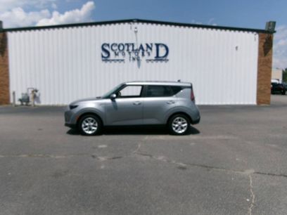 Used 2025 Kia Soul LX w/ LX Technology Package