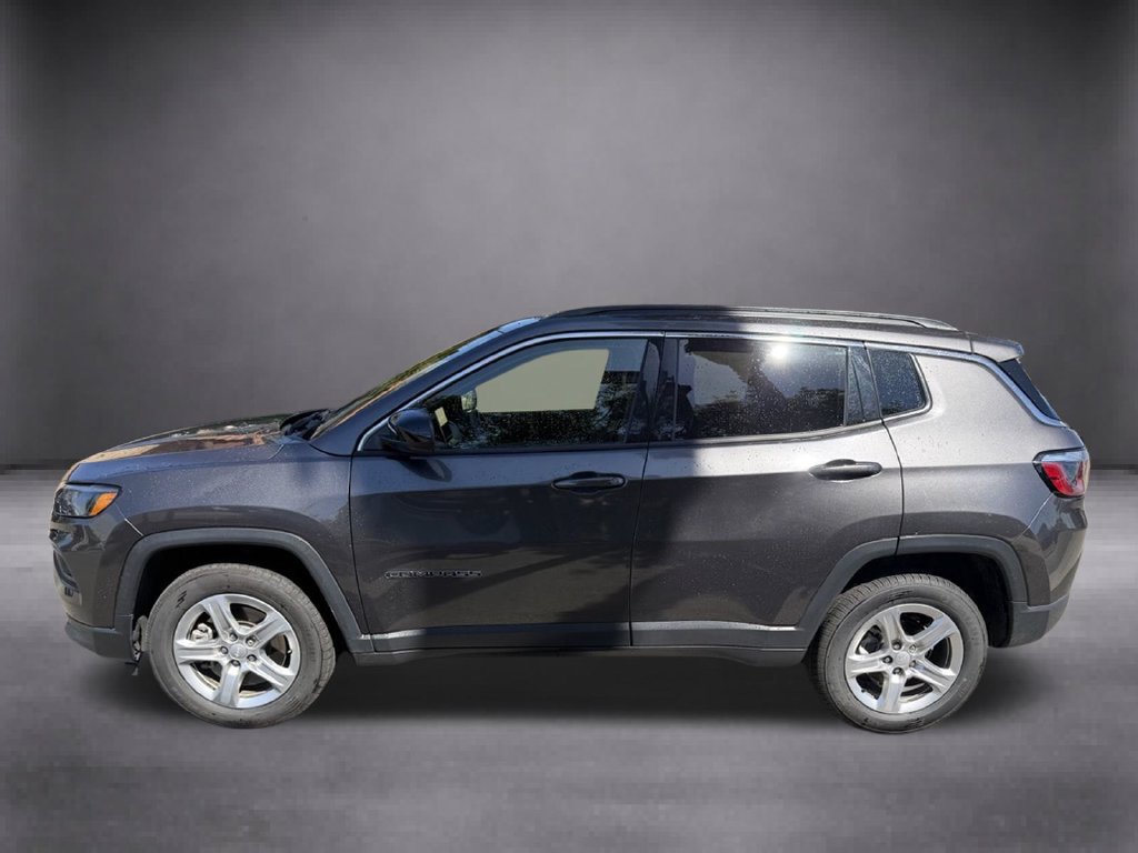 Used 2024 Jeep Compass Latitude AWD/4WD image 8