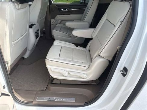 Used 2024 GMC Yukon XL Denali w/ Advanced Technology Package AWD/4WD image 18