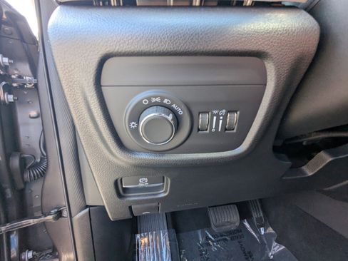 Certified 2025 Jeep Grand Cherokee L Laredo w/ Trailer Tow Package AWD/4WD image 19