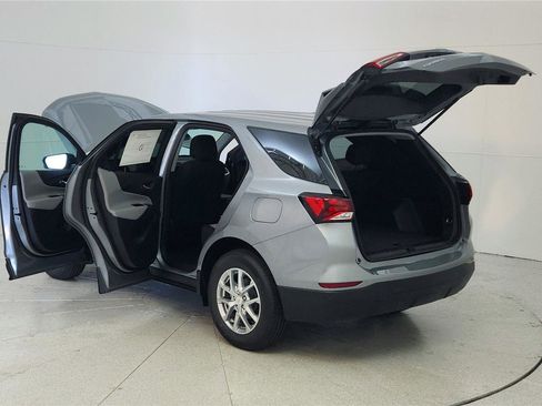 Used 2024 Chevrolet Equinox LS w/ LS Convenience Package FWD image 39