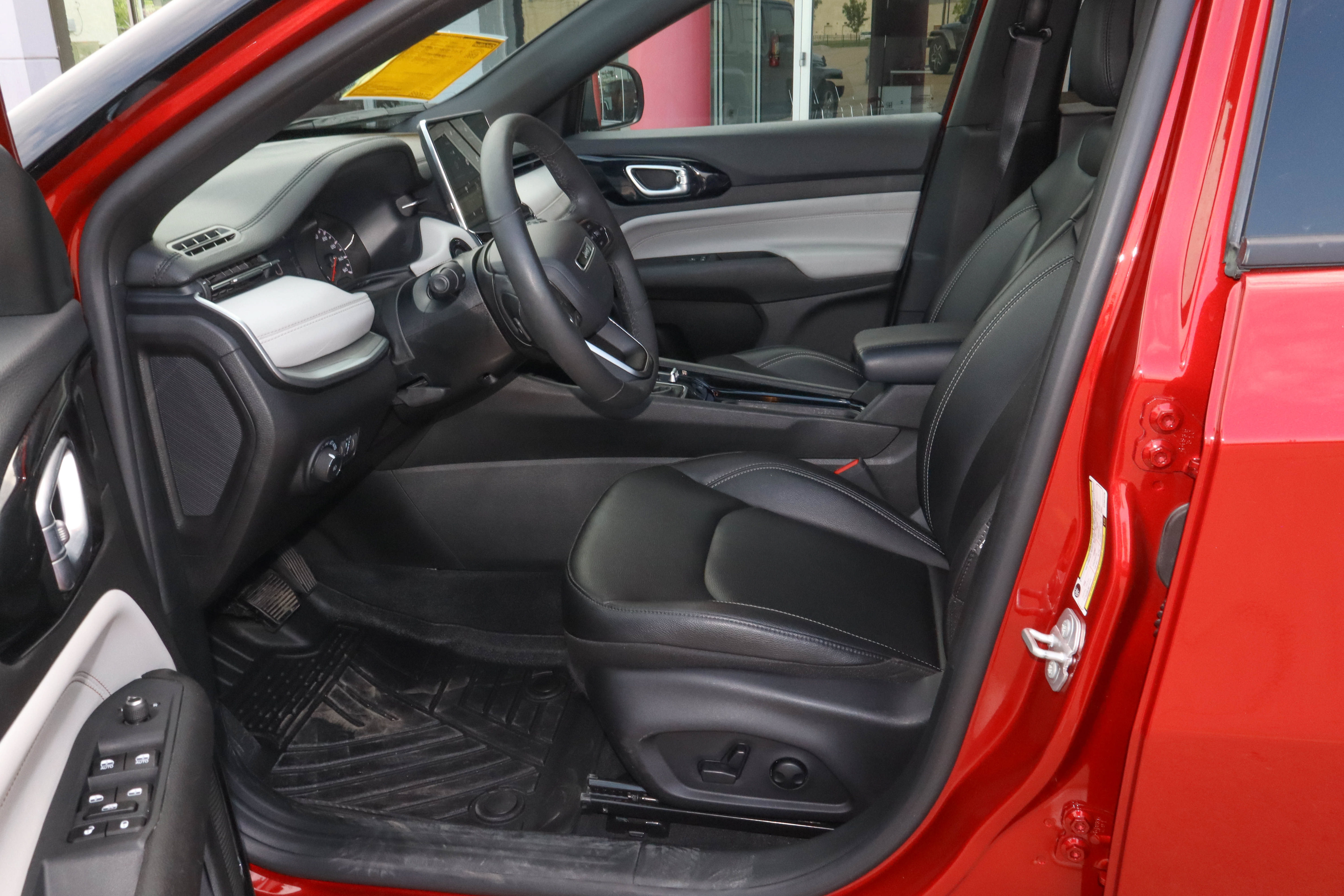 Used 2025 Jeep Compass Limited AWD/4WD image 7
