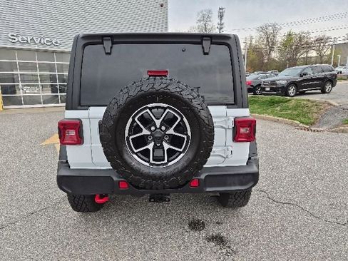 Used 2025 Jeep Wrangler Unlimited Rubicon AWD/4WD image 6