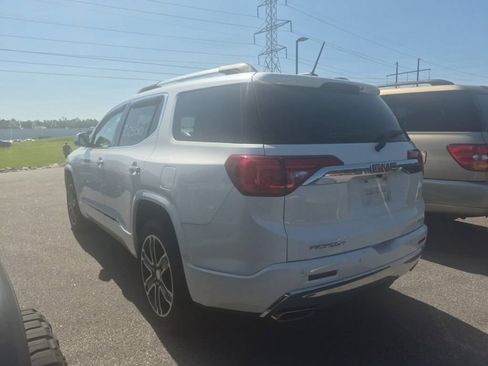 Used 2017 GMC Acadia Denali w/ Technology Package AWD/4WD image 4