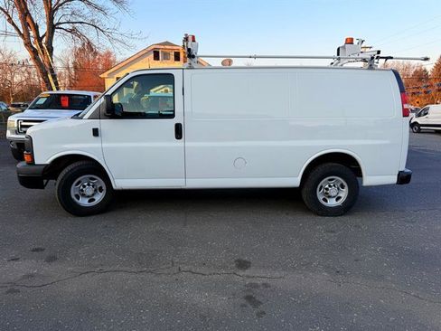Used 2014 Chevrolet Express 2500 image 9