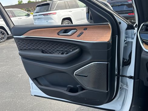 New 2026 Jeep Grand Cherokee Summit AWD/4WD image 16