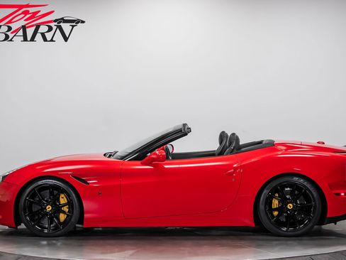Used 2016 Ferrari California T RWD image 2